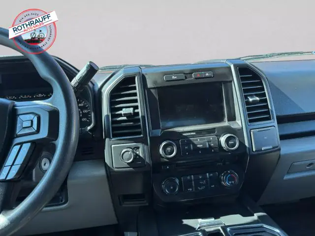 2017 Ford F-150 photo 9
